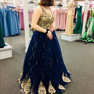 Amarra sz 8 embroidered gold/navy prom dress